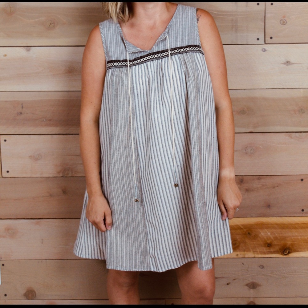 Black and white linen dress